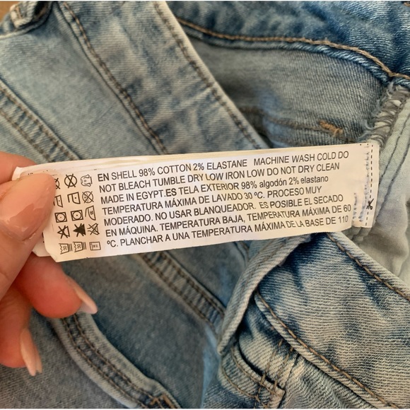 Forever 21 cropped weathered jeans with flared bottoms. Stretch material. Comfy - Picture 11 of 12